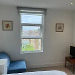 Small Studio Flat Uxbridge Road