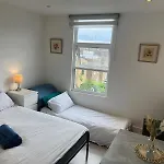 Small Studio Flat Uxbridge Road