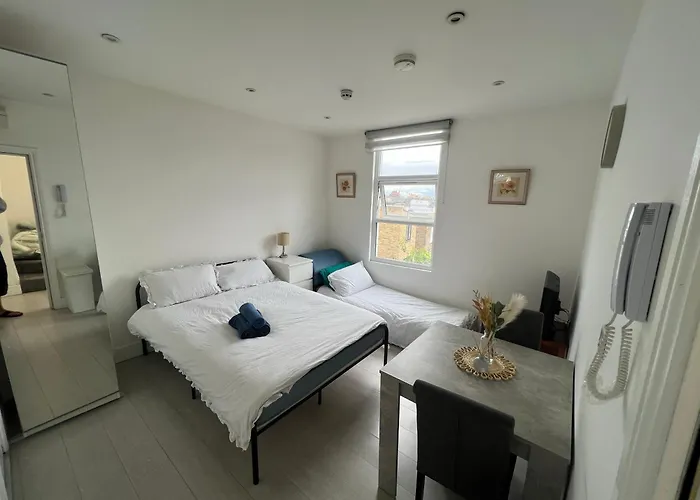 Small Studio Flat Uxbridge Road