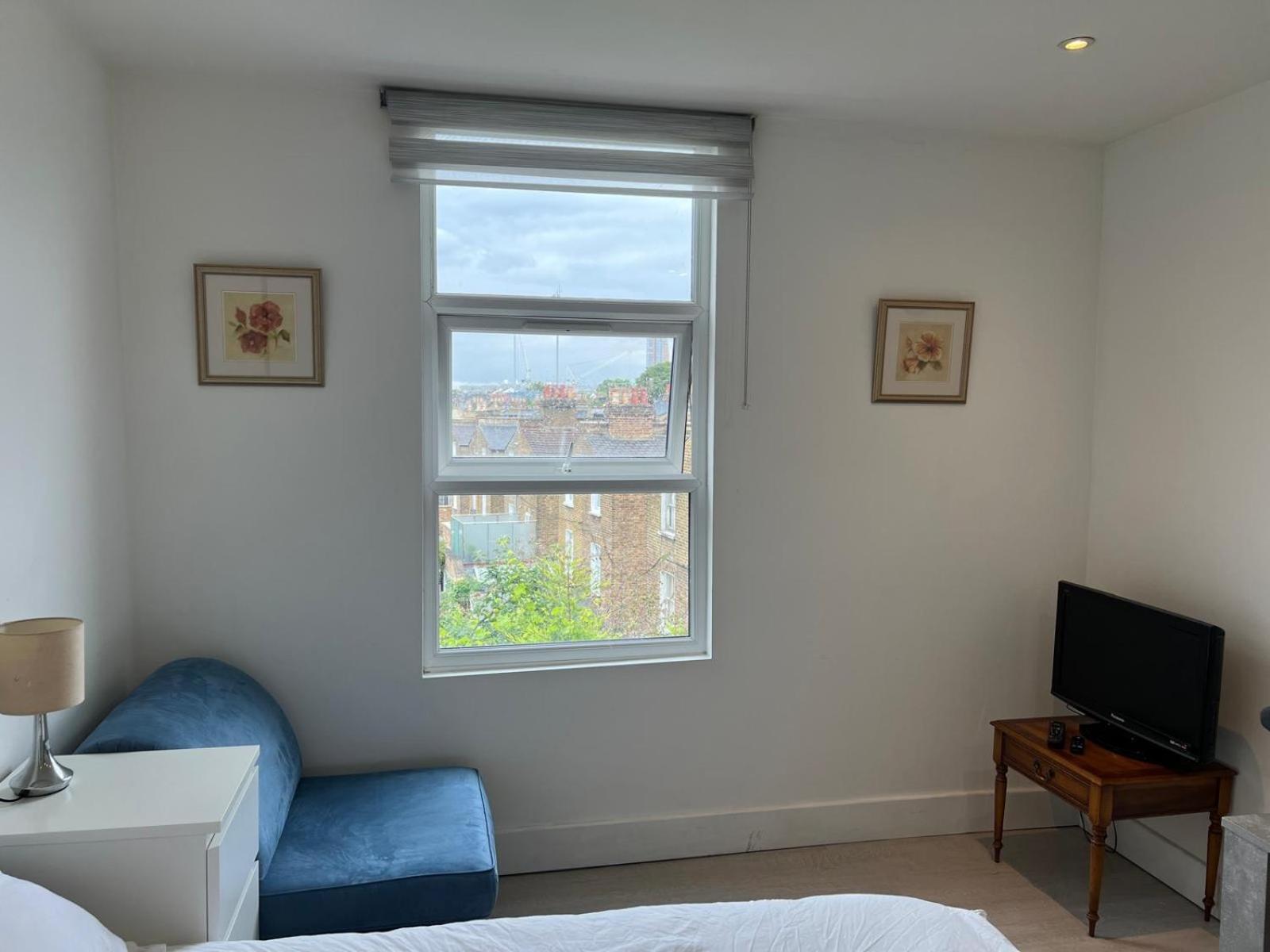 Small Studio Flat Uxbridge Road Londres